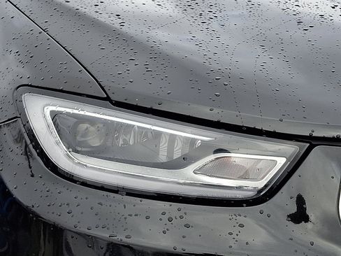 Used 2023 Chrysler Pacifica Touring-L FWD image 9