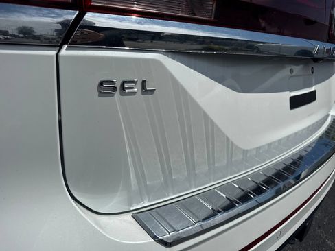 Used 2024 Volkswagen Atlas SEL Premium R-Line AWD/4WD image 13