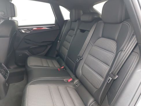 Used 2026 Porsche Macan AWD/4WD image 16