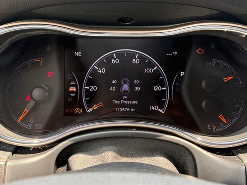 Used 2017 Jeep Grand Cherokee Laredo AWD/4WD image 22