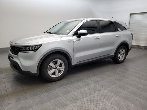 Used 2022 Kia Sorento LX FWD image 2