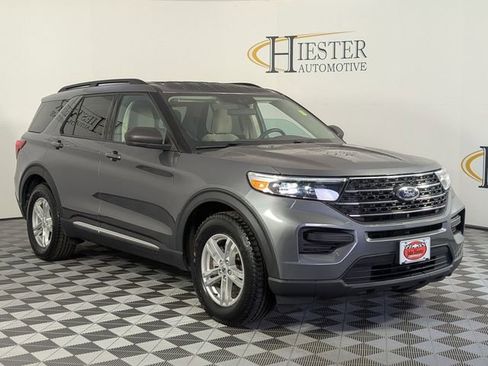 Used 2023 Ford Explorer XLT RWD image 2