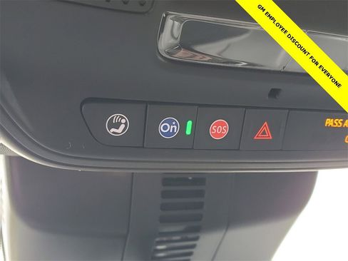 New 2025 Chevrolet Traverse LT w/ Driver Confidence Package image 25