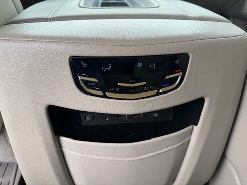 Used 2019 Cadillac Escalade Premium Luxury image 18