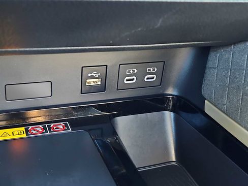 Used 2025 Toyota Camry XLE w/ Premium Package AWD/4WD image 19