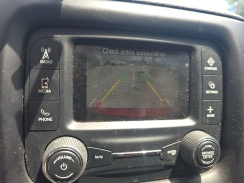 Used 2018 Jeep Compass Latitude FWD image 19