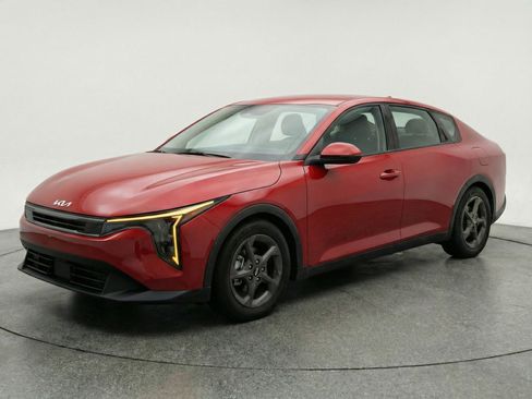 Used 2025 Kia K4 FWD image 3