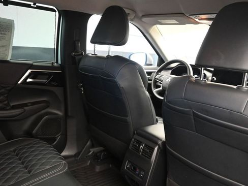 Used 2023 Mitsubishi Outlander SEL image 15