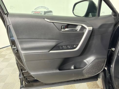 Used 2022 Toyota RAV4 XLE FWD image 10