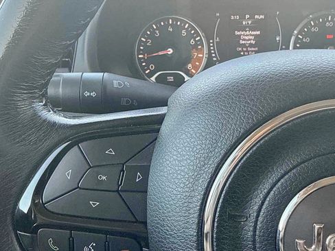 Used 2018 Jeep Renegade Altitude image 9