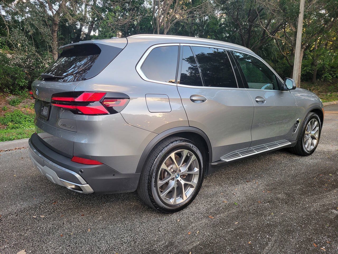Used 2025 BMW X5 xDrive50e AWD/4WD image 7