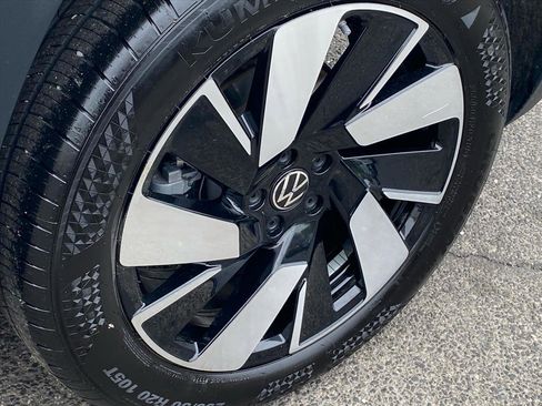 Certified 2024 Volkswagen Atlas Cross Sport SE w/ Panoramic Sunroof Package image 21