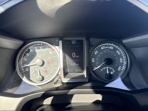 Used 2020 Toyota Tacoma TRD Off-Road w/ Technology Package AWD/4WD image 17