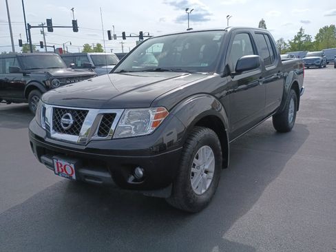 Used 2017 Nissan Frontier SV w/ SV Value Truck Package AWD/4WD image 3