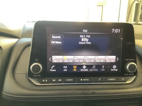 Used 2025 Nissan Rogue SV image 11