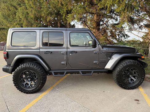 Used 2025 Jeep Wrangler Unlimited Sahara image 7