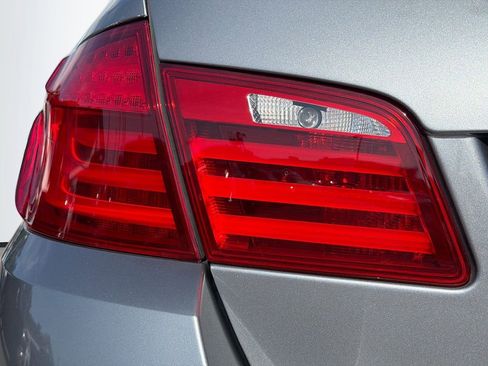 Used 2013 BMW 528i 528i image 10