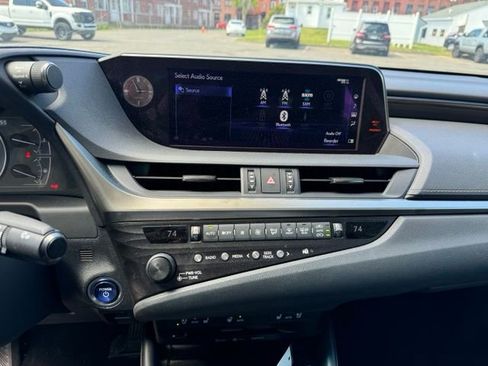Used 2019 Lexus ES 300h w/ Premium Package FWD image 19
