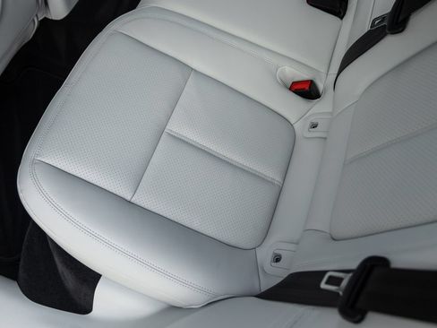 Certified 2026 Porsche Macan S AWD/4WD image 36