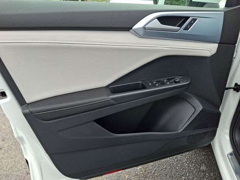 New 2026 Volkswagen Taos SE AWD/4WD image 8