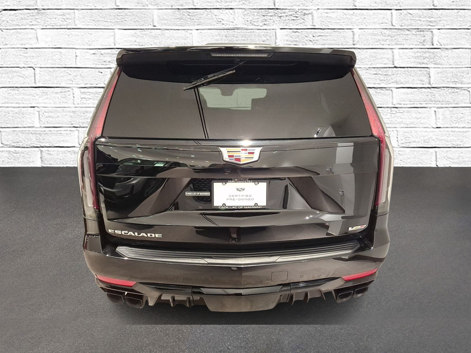 Certified 2023 Cadillac Escalade ESV V AWD/4WD image 4