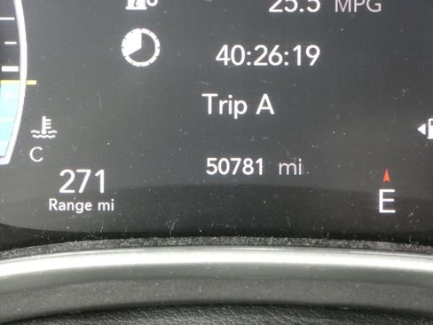 Used 2024 Chrysler Pacifica Touring-L FWD image 24