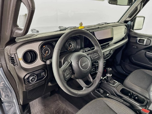 Used 2025 Jeep Wrangler Sport AWD/4WD image 13