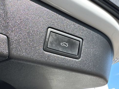 Used 2022 Volkswagen ID.4 Pro S RWD image 12