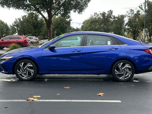 Used 2025 Hyundai Elantra Limited image 6