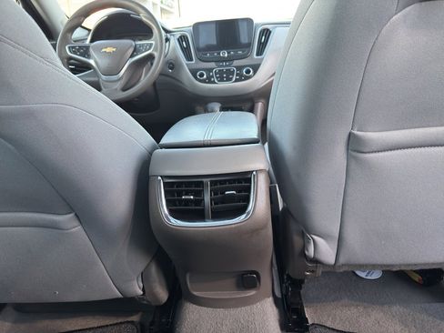 Used 2022 Chevrolet Malibu LT image 17