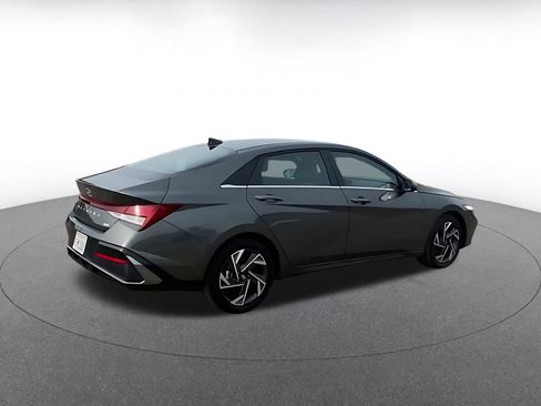 Used 2025 Hyundai Elantra Limited image 15