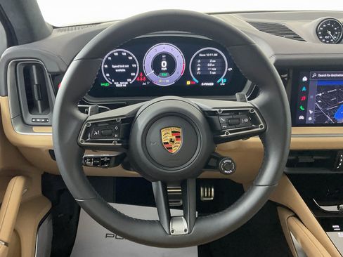Used 2024 Porsche Cayenne Turbo image 17