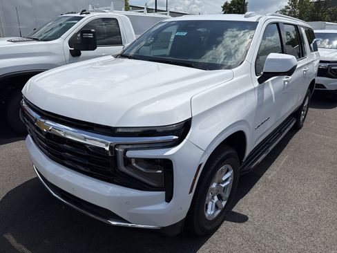 New 2025 Chevrolet Suburban LS image 4