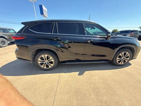 Used 2020 Toyota Highlander XLE FWD image 8