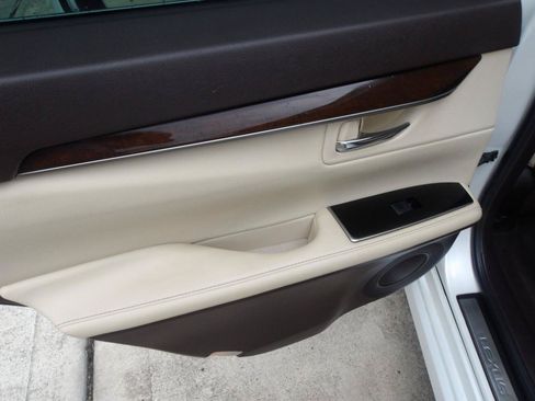 Used 2016 Lexus ES 350 w/ Luxury Package w/Wood Trim FWD image 16