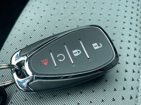 Used 2025 Chevrolet Trax LT w/ LT Convenience Package image 28