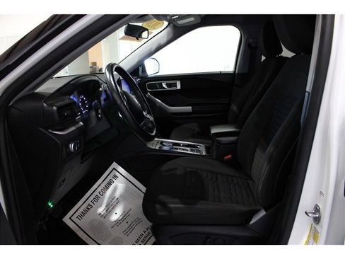 Used 2020 Ford Explorer XLT image 23