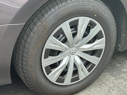 Used 2023 Toyota Camry LE image 7