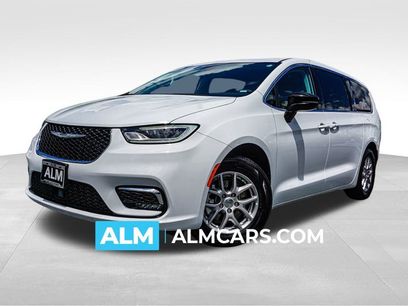 Used 2024 Chrysler Pacifica Touring-L