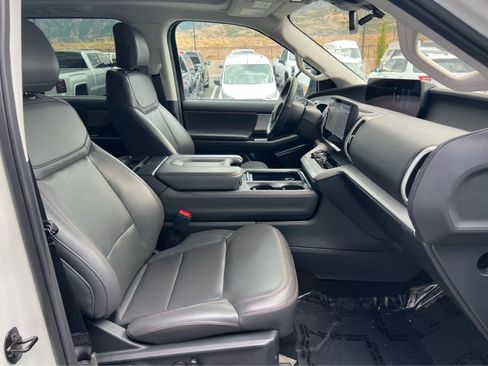 Used 2025 Ford Expedition Active AWD/4WD image 17