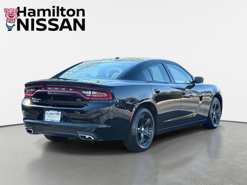 Used 2022 Dodge Charger SXT image 2