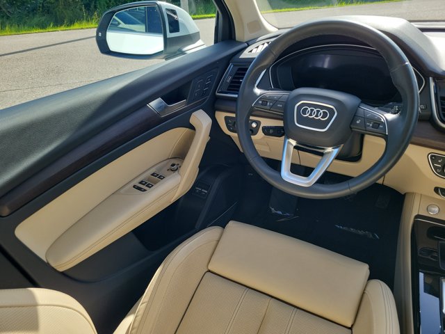 Used 2024 Audi Q5 e Prestige AWD/4WD image 13