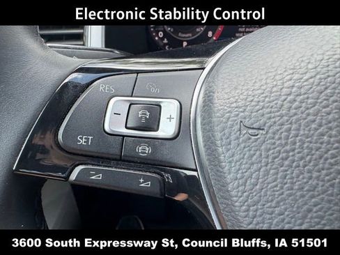Used 2022 Volkswagen Atlas Cross Sport SEL Premium R-Line AWD/4WD image 21