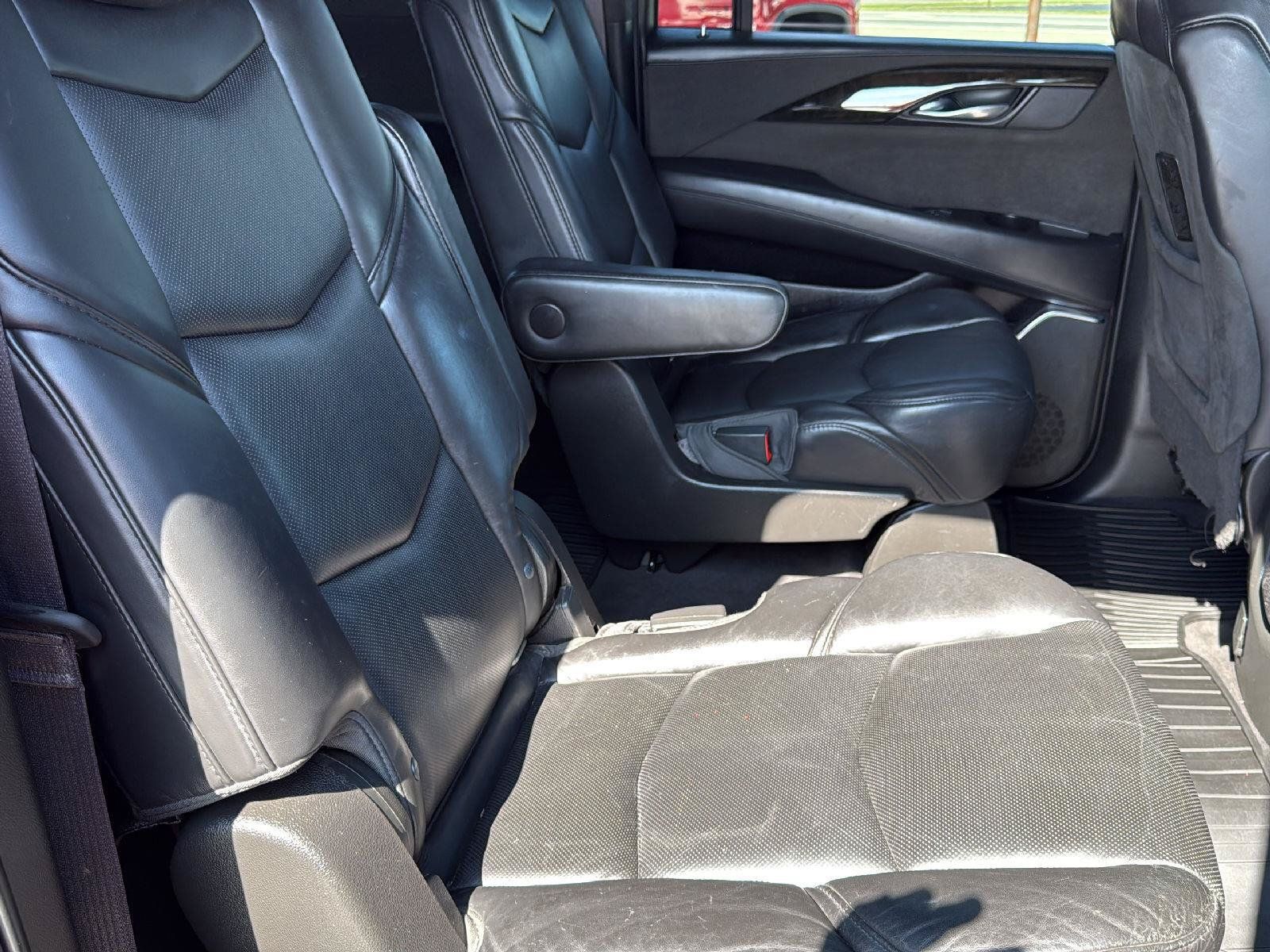 Used 2017 Cadillac Escalade ESV Platinum AWD/4WD image 37