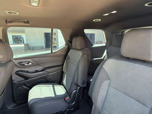 Used 2023 Chevrolet Traverse LT FWD image 8