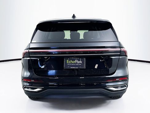 Used 2024 Lincoln Nautilus Premier image 7