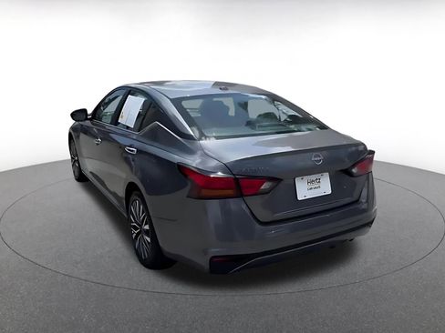 Used 2025 Nissan Altima 2.5 SV FWD image 11