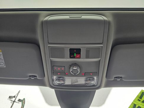 Used 2022 Volkswagen Passat 2.0T SE image 26