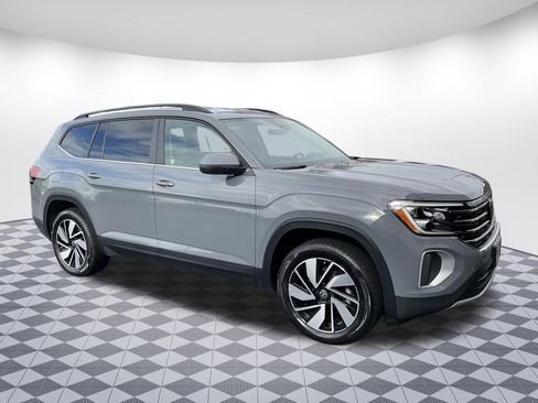Used 2025 Volkswagen Atlas SE image 1