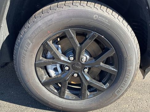 Used 2025 Jeep Grand Cherokee L Altitude image 10